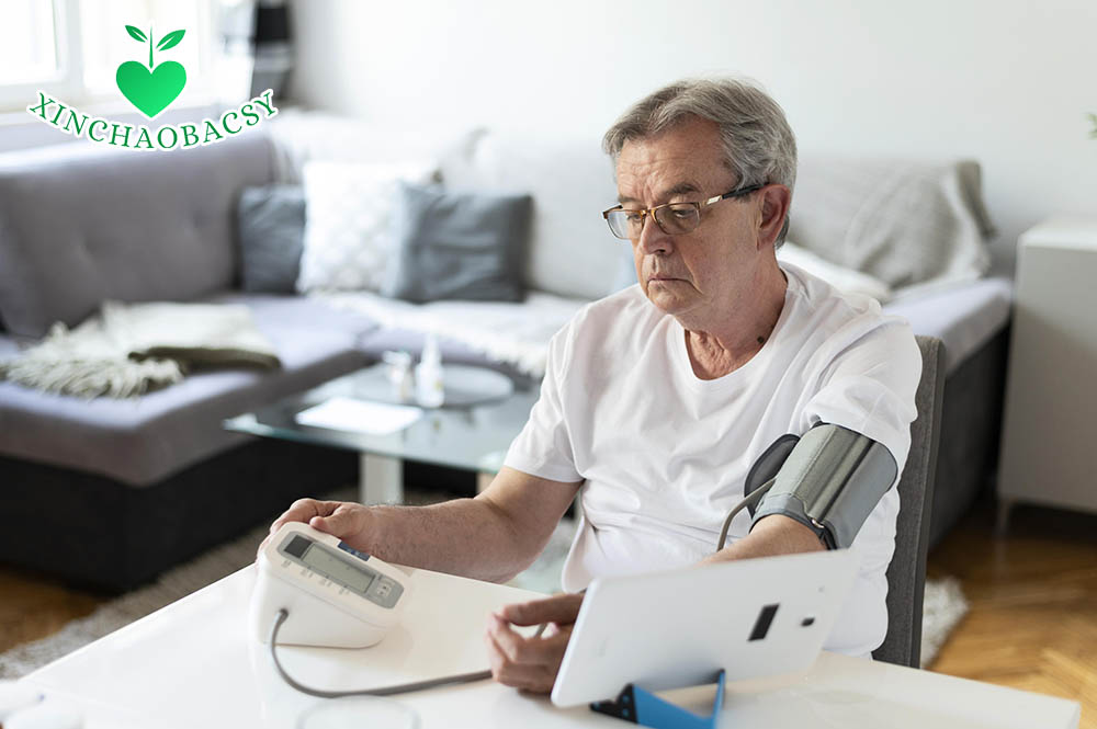 Người già là đối tượng có nhiều yếu tố nguy cơ bệnh mạch vành