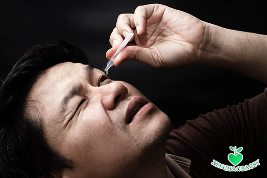 Dùng nước mắt nhân tạo thường xuyên có thể gây nhiễm trùng, kích ứng mắt
